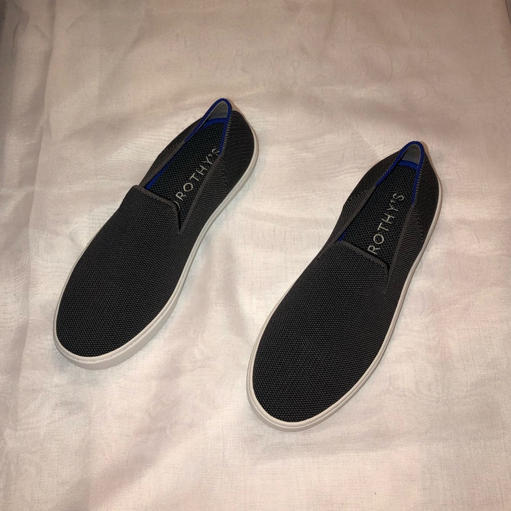 Size 7, Steel Grey Rothy’s.